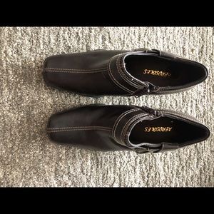 Aero soles brown leather 3in heels, size 6 1/2